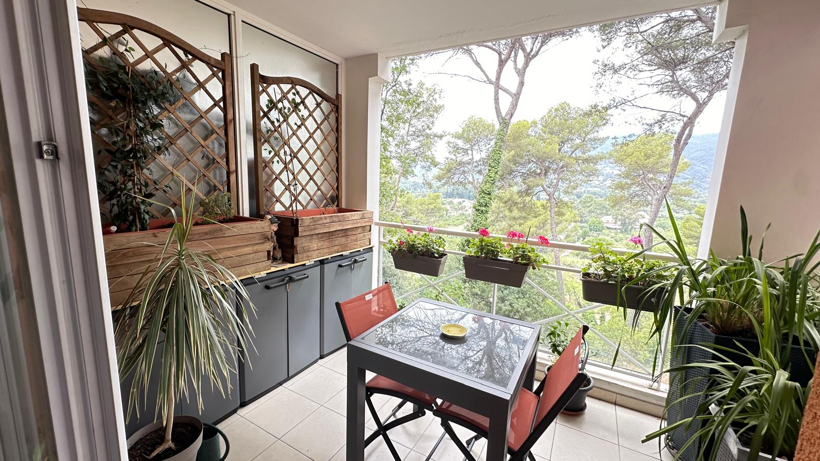 Appartement T3 à vendre Cannes-la-Bocca — terrasse vue jardins